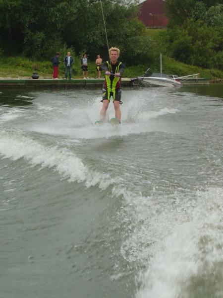 Barefoot Waterski