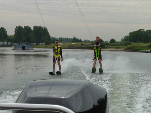 Barefoot Waterski